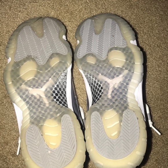 Cool grey Jordan 11 lows.Great condo for a restore - Picture 3 of 5